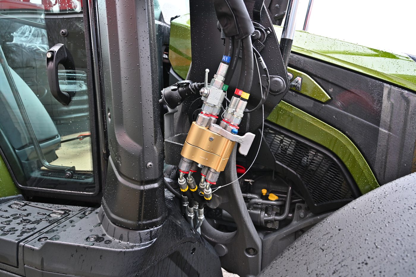 VALTRA G125 Activ mit Frontlader und Frontkraftheber VALTRA G125 Activ mit Frontlader und Frontkraftheber