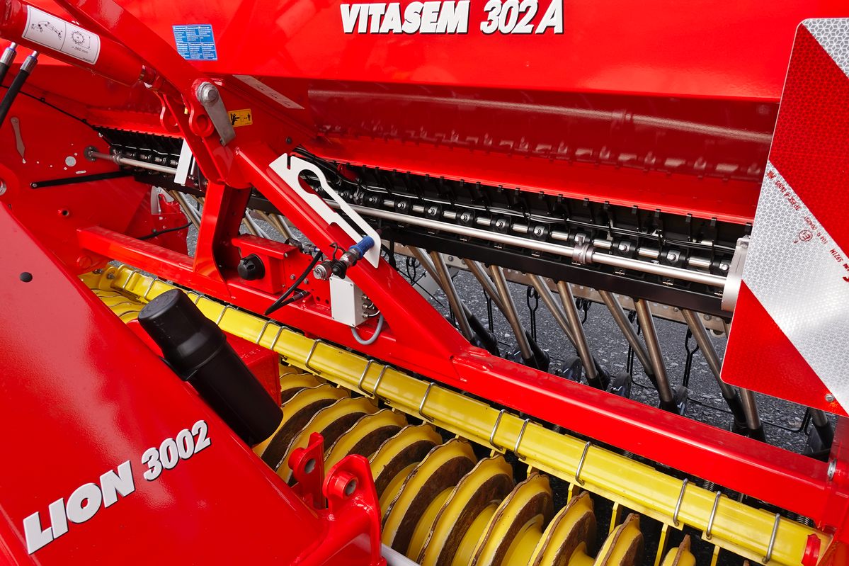 Drillmaschinenkombination Pöttinger Vitasem 302A mit Lion 3002 Kreiselegge Drillmaschinenkombination Pöttinger Vitasem 302A mit Lion 3002 Kreiselegge