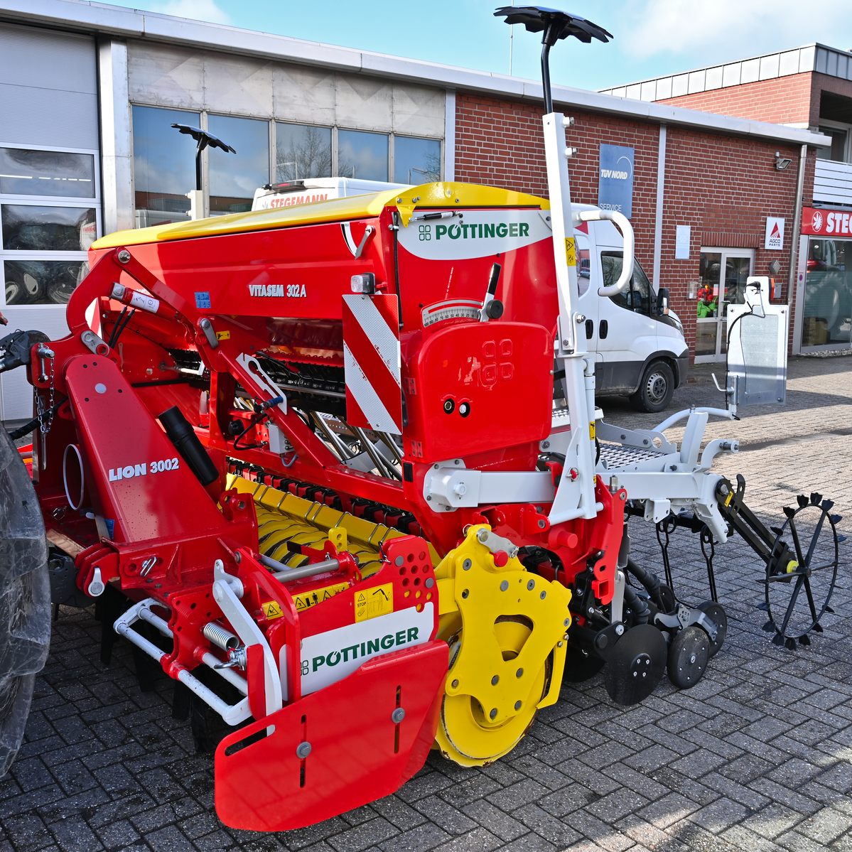 Drillmaschinenkombination Pöttinger Vitasem 302A mit Lion 3002 Kreiselegge Drillmaschinenkombination Pöttinger Vitasem 302A mit Lion 3002 Kreiselegge