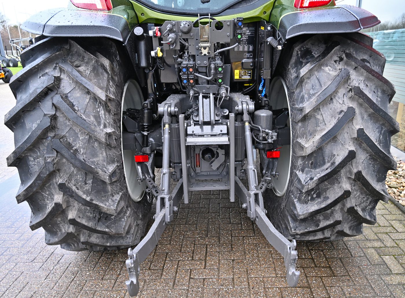 VALTRA G125 Activ mit Frontlader und Frontkraftheber VALTRA G125 Activ mit Frontlader und Frontkraftheber
