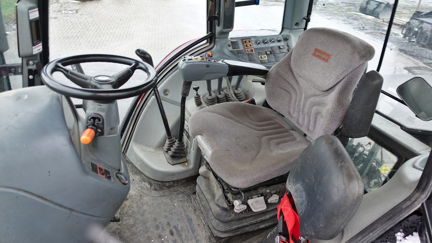 Valtra T191 HiTech mit Fronthydraulik Valtra T191 HiTech mit Fronthydraulik