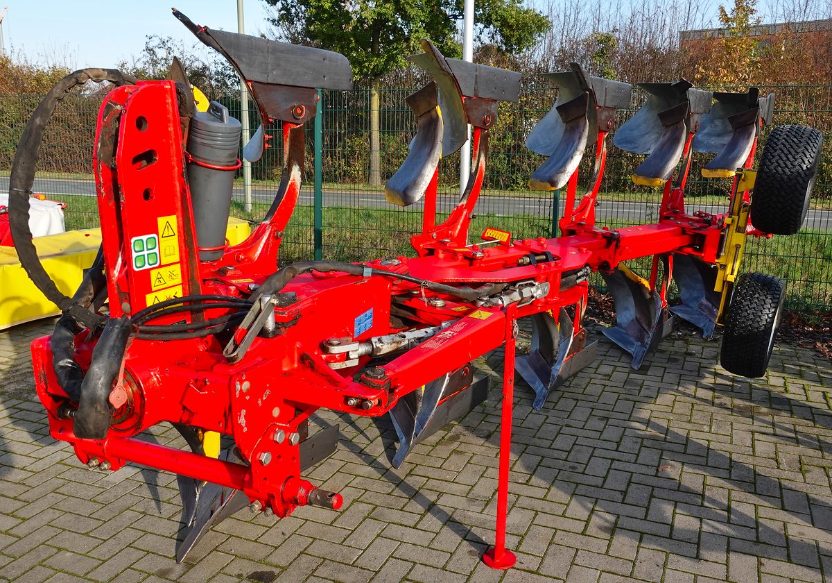Pöttinger Servo 45 Plus 5-furchig Pflug Pöttinger Servo 45 Plus 5-furchig Pflug
