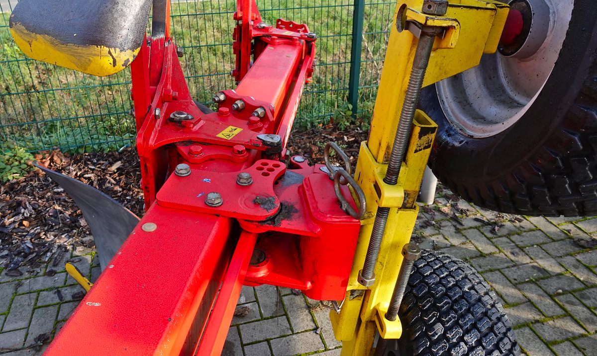 Pöttinger Servo 45 Plus 5-furchig Pflug Pöttinger Servo 45 Plus 5-furchig Pflug