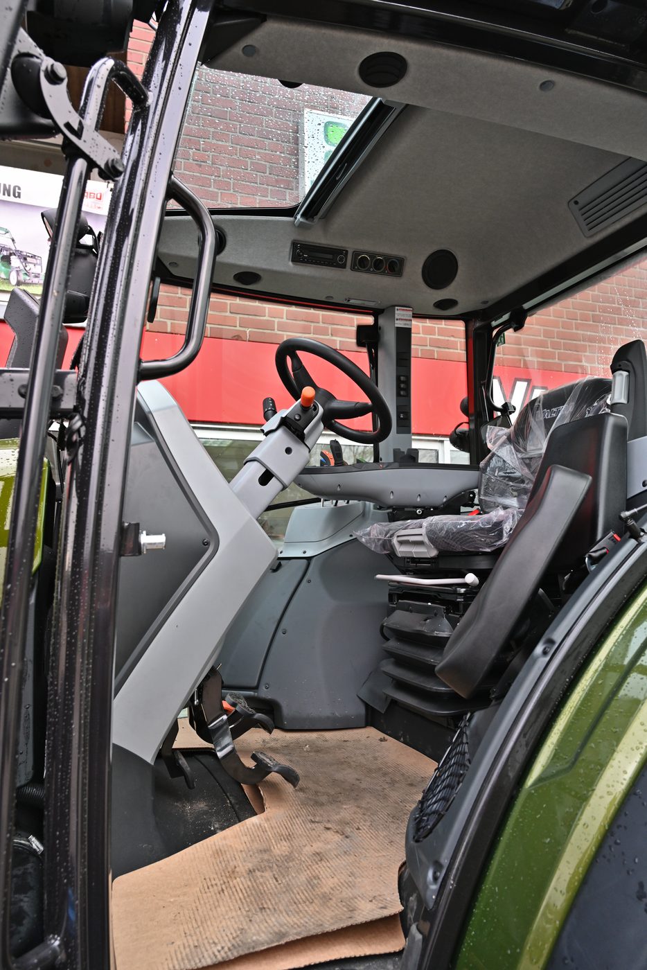 VALTRA G125 Activ mit Frontlader und Frontkraftheber VALTRA G125 Activ mit Frontlader und Frontkraftheber