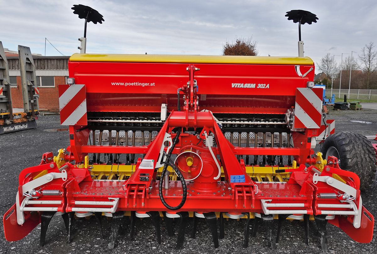 Drillmaschinenkombination Pöttinger Vitasem 302A mit Lion 3002 Kreiselegge Drillmaschinenkombination Pöttinger Vitasem 302A mit Lion 3002 Kreiselegge