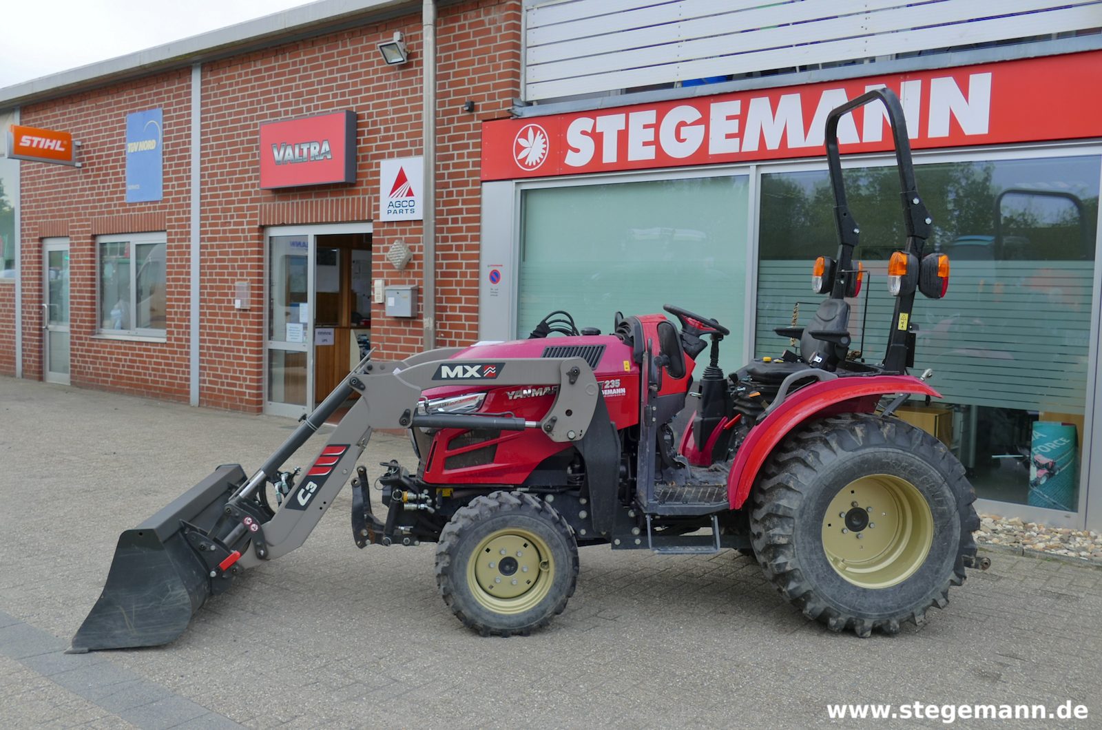 YANMAR YT235-ROPS Kompaktschlepper mit Frontlader