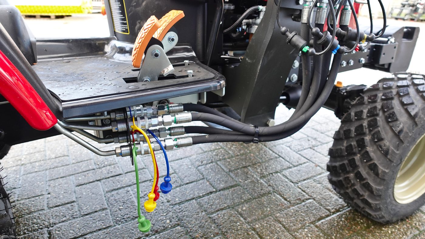 Kompakttrecker Yanmar SA424V-R mit Frontlader MX C3 und Schaufel Kompakttrecker Yanmar SA424V-R mit Frontlader MX C3 und Schaufel