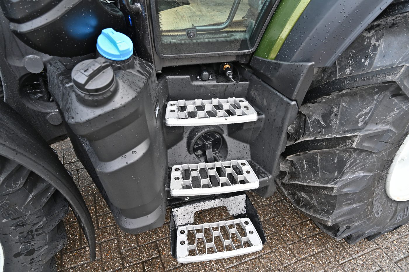 VALTRA G125 Activ mit Frontlader und Frontkraftheber VALTRA G125 Activ mit Frontlader und Frontkraftheber