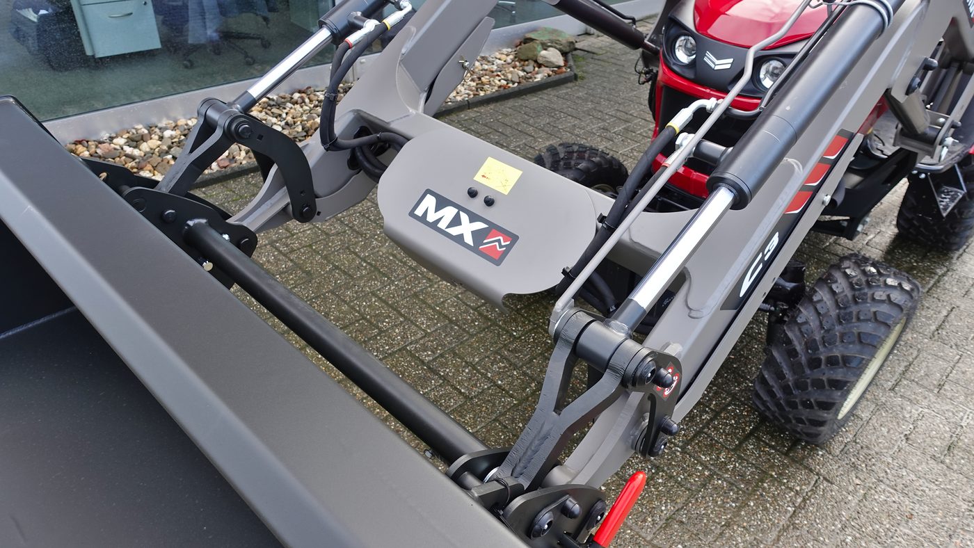 Kompakttrecker Yanmar SA424V-R mit Frontlader MX C3 und Schaufel Kompakttrecker Yanmar SA424V-R mit Frontlader MX C3 und Schaufel