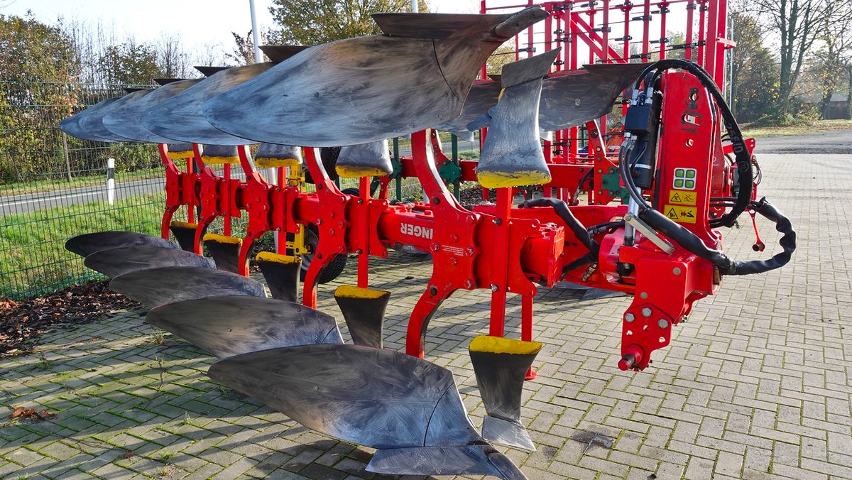 Pöttinger Servo 45 Plus 5-furchig Pflug Pöttinger Servo 45 Plus 5-furchig Pflug