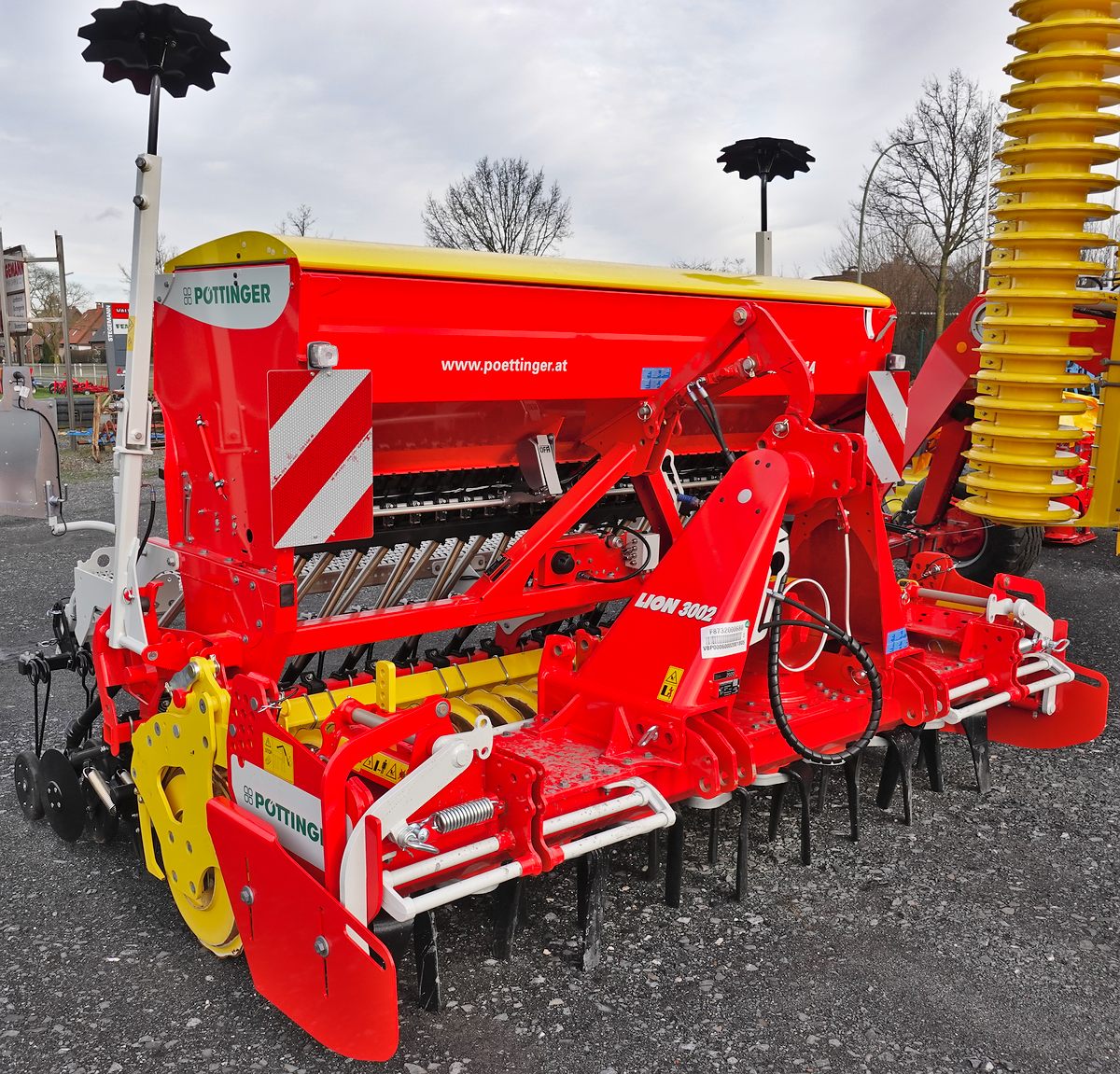 Drillmaschinenkombination Pöttinger Vitasem 302A mit Lion 3002 Kreiselegge Drillmaschinenkombination Pöttinger Vitasem 302A mit Lion 3002 Kreiselegge