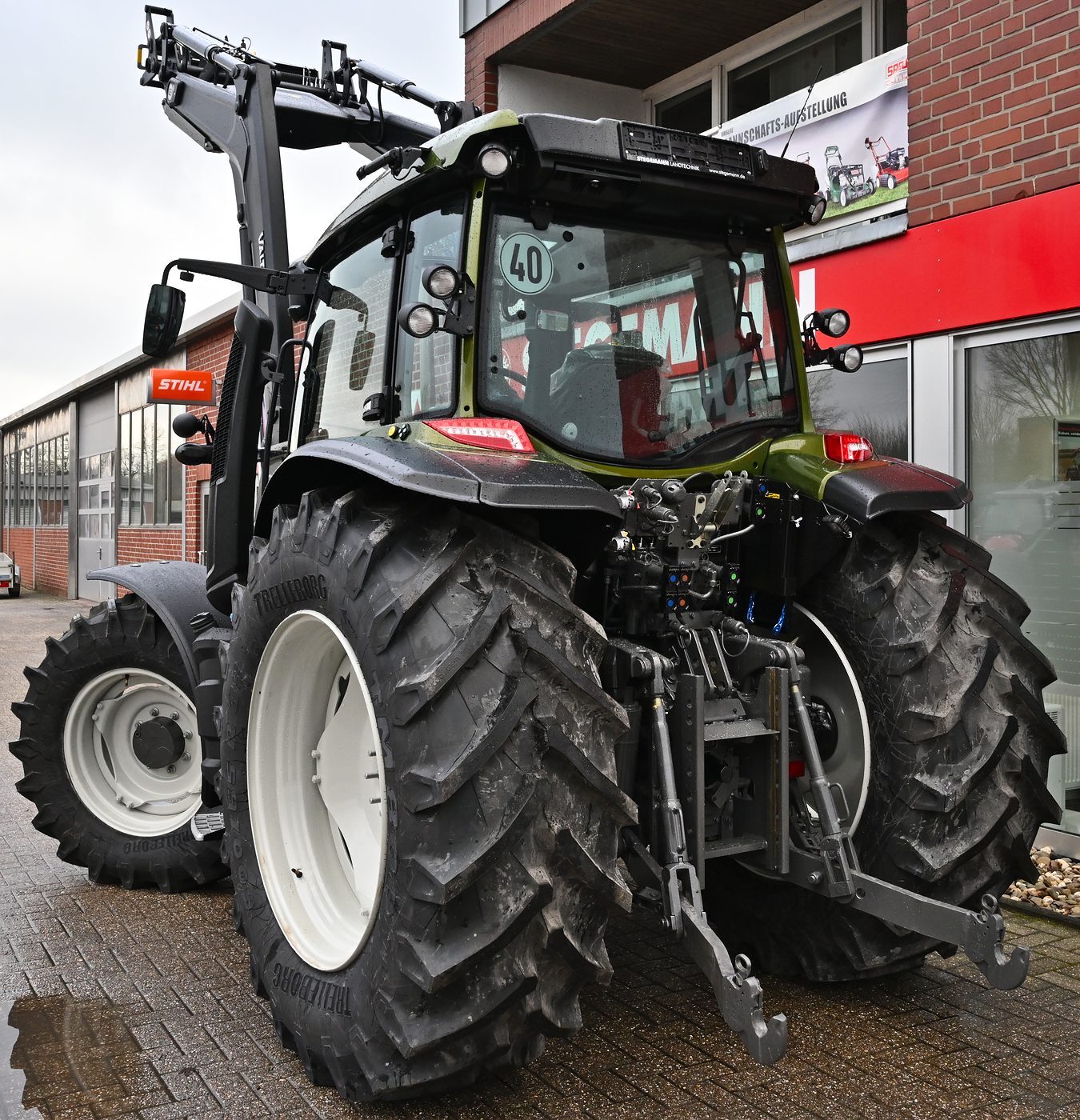 VALTRA G125 Activ mit Frontlader und Frontkraftheber VALTRA G125 Activ mit Frontlader und Frontkraftheber