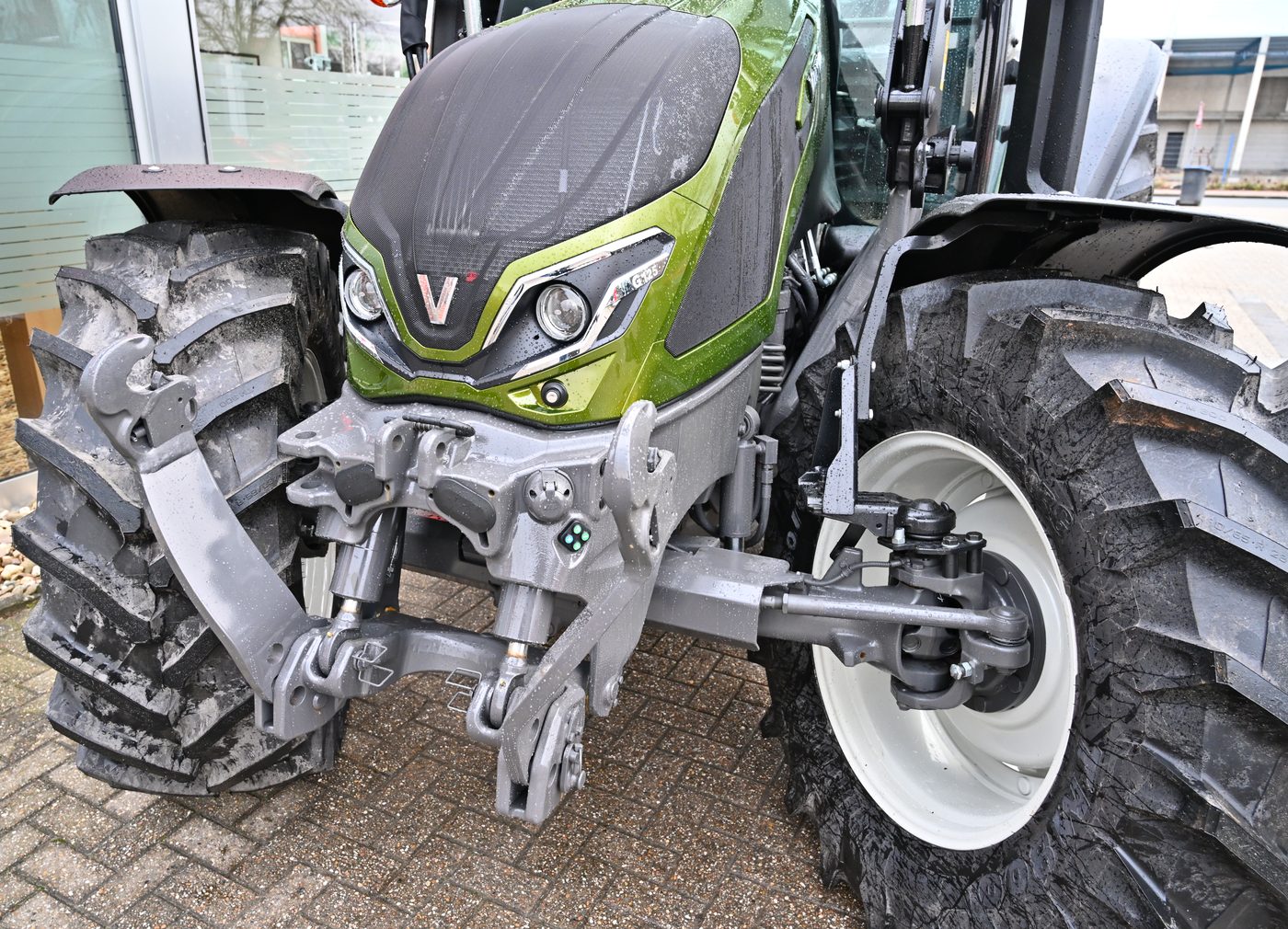 VALTRA G125 Activ mit Frontlader und Frontkraftheber VALTRA G125 Activ mit Frontlader und Frontkraftheber