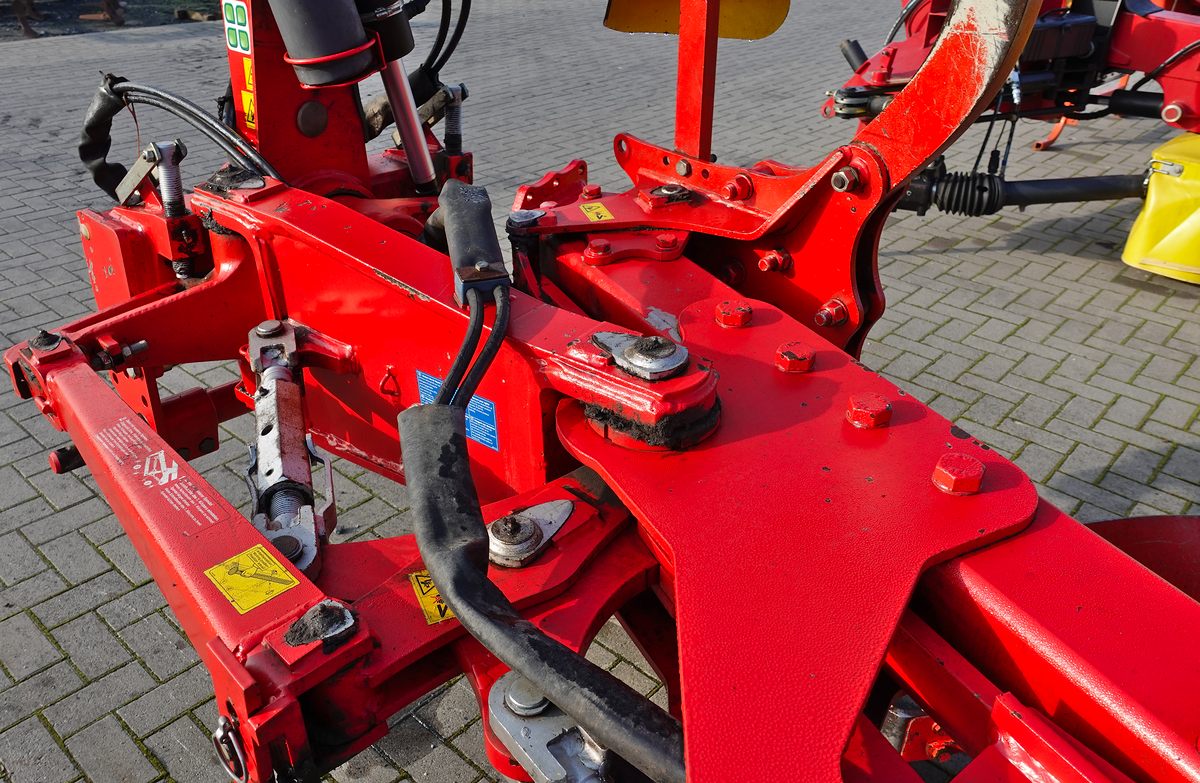 Pöttinger Servo 45 Plus 5-furchig Pflug Pöttinger Servo 45 Plus 5-furchig Pflug