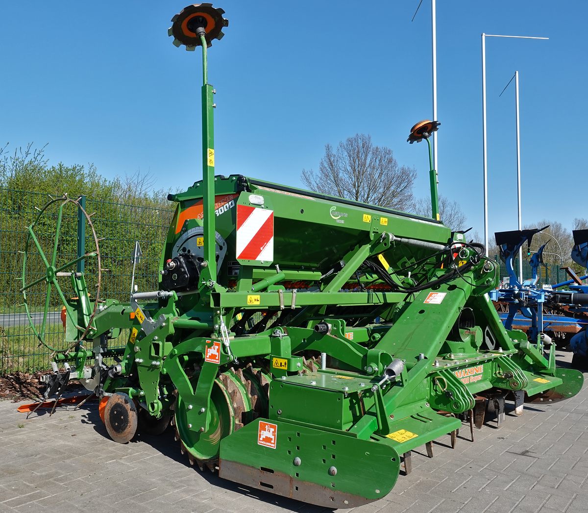 Amazone Aufbaudrillmaschine AD 3000 Super Kreiselgrubber KG 3000 Super Drillkombination Amazone Aufbaudrillmaschine AD 3000 Super Kreiselgrubber KG 3000 Super Drillkombination