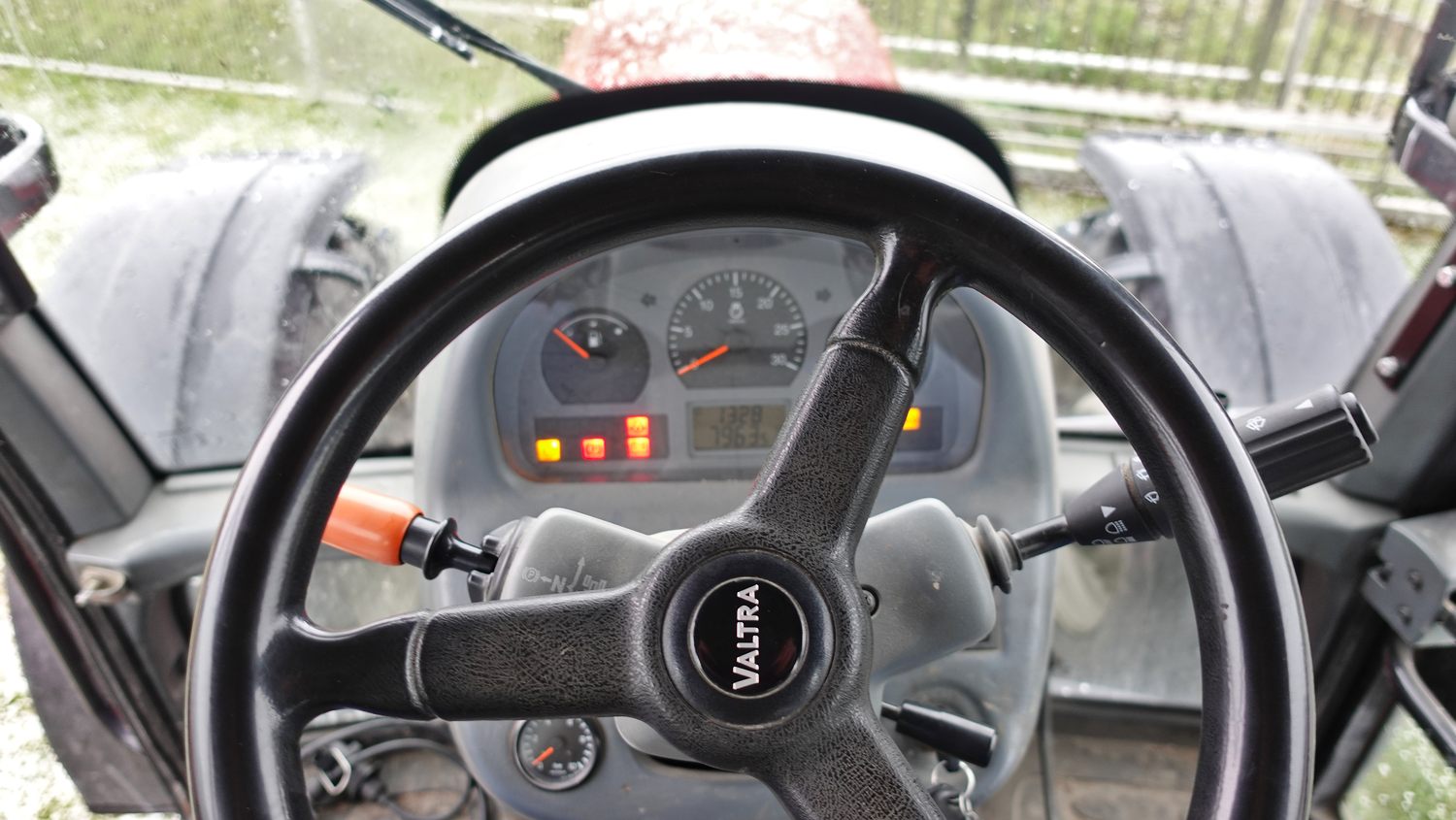 Valtra T191 HiTech mit Fronthydraulik Valtra T191 HiTech mit Fronthydraulik