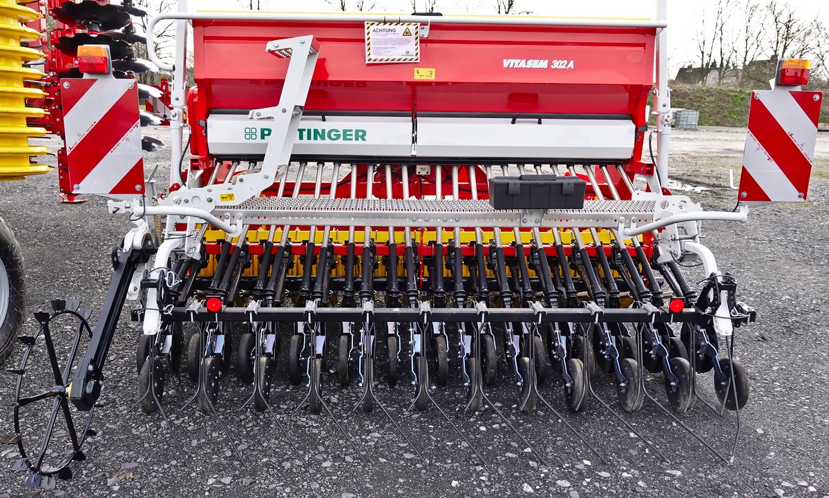 Drillmaschinenkombination Pöttinger Vitasem 302A mit Lion 3002 Kreiselegge Drillmaschinenkombination Pöttinger Vitasem 302A mit Lion 3002 Kreiselegge