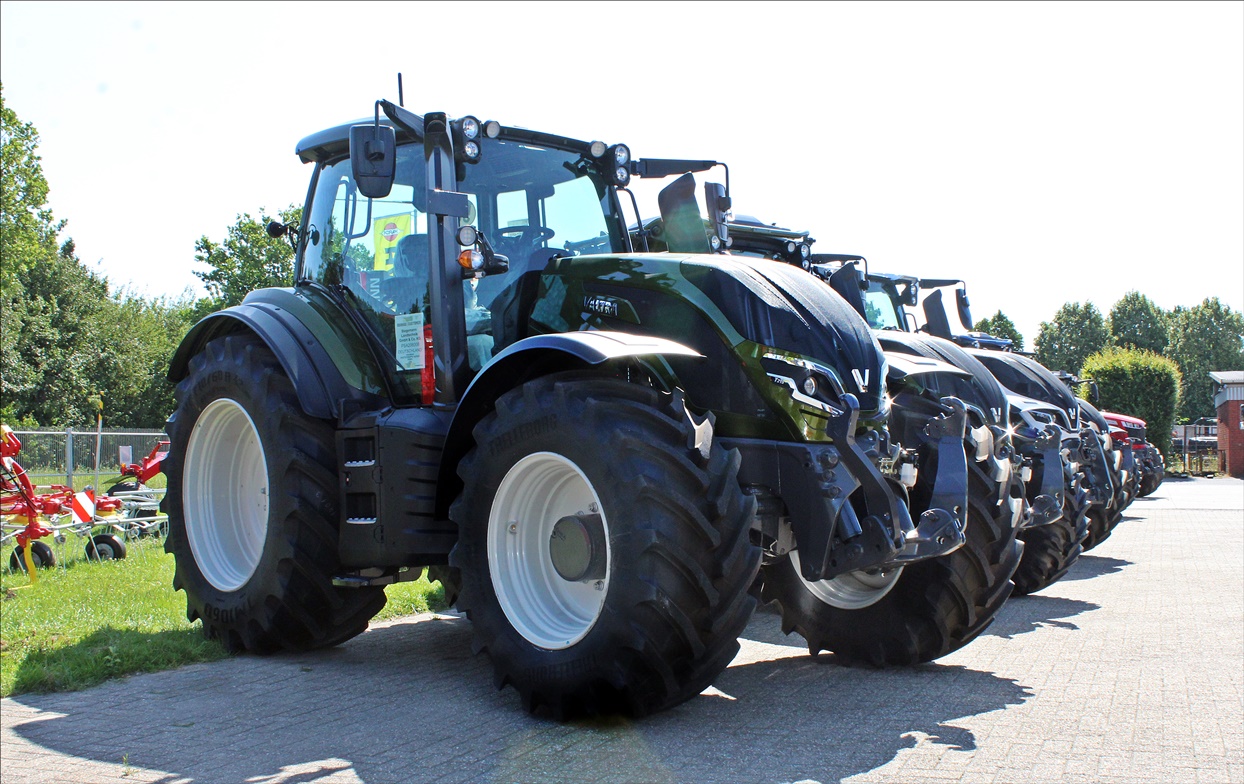 Valtra Traktor T215 D olivgrünmetallic